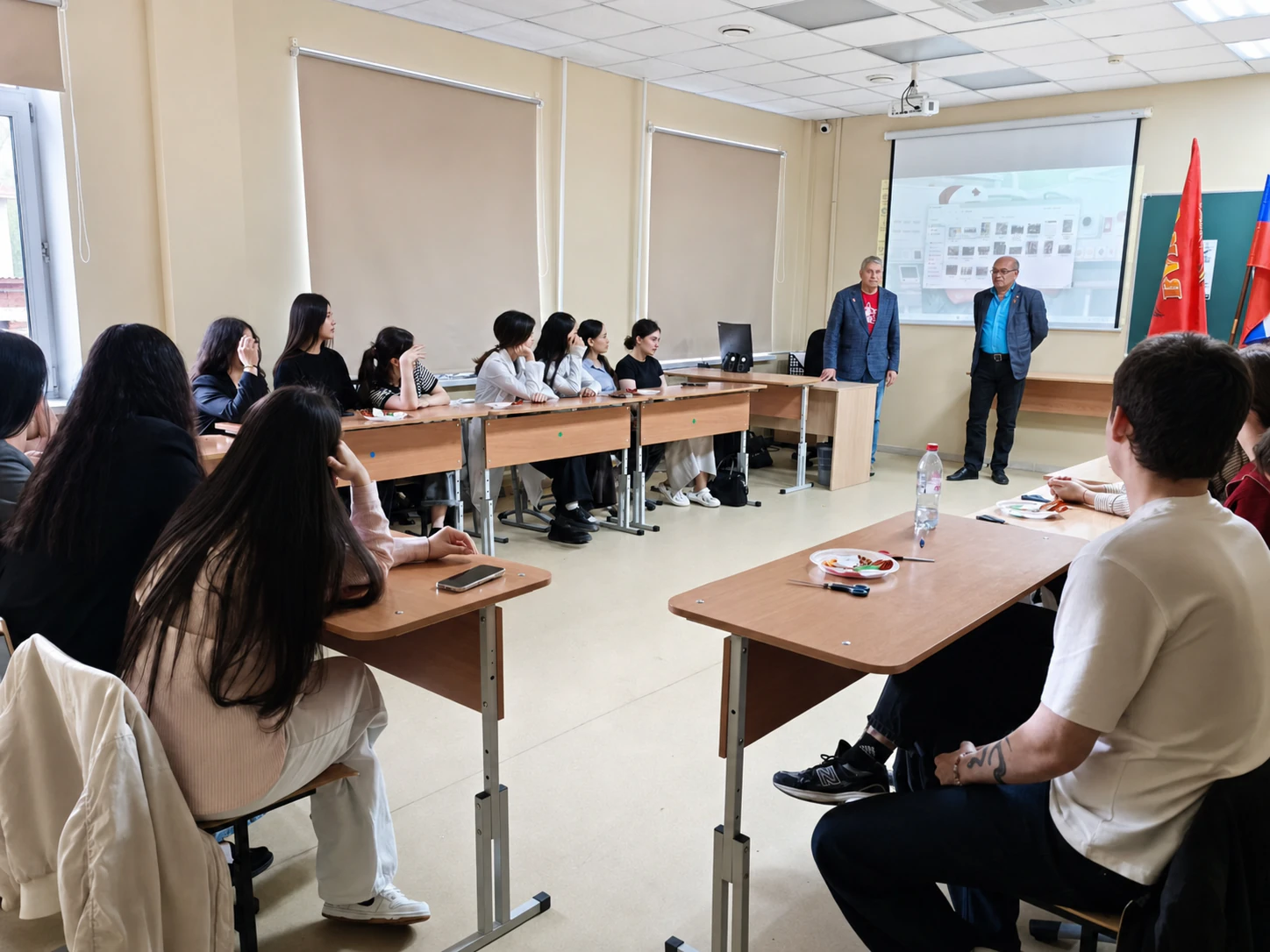 Занятие со студентами в аудитории МИКА